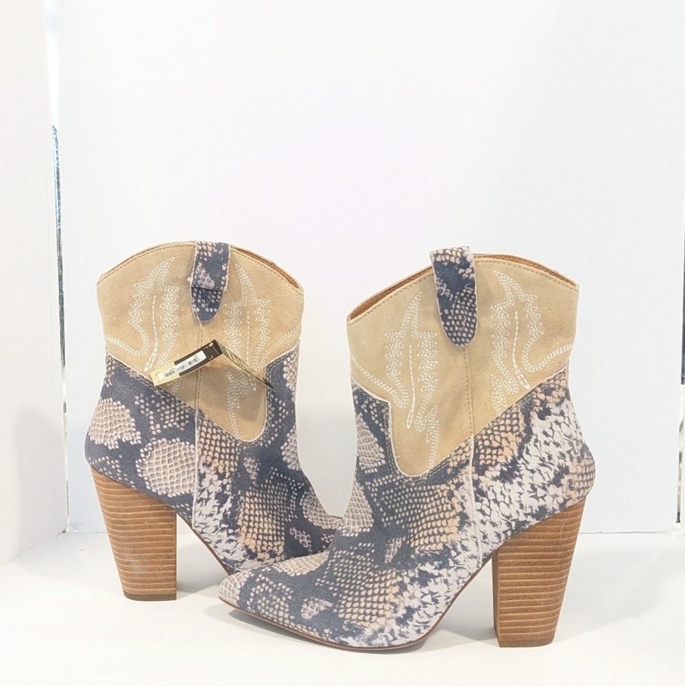 NWT Dingo Calico Snake Print Leather Boots.